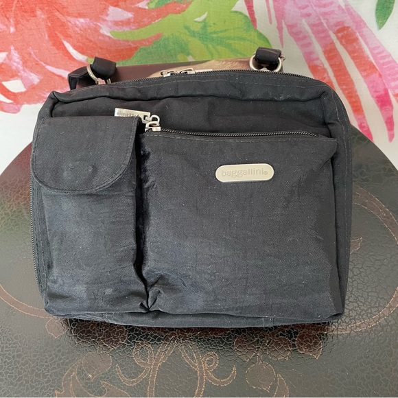 Baggallini Crossbody Bag - Picture 1 of 7